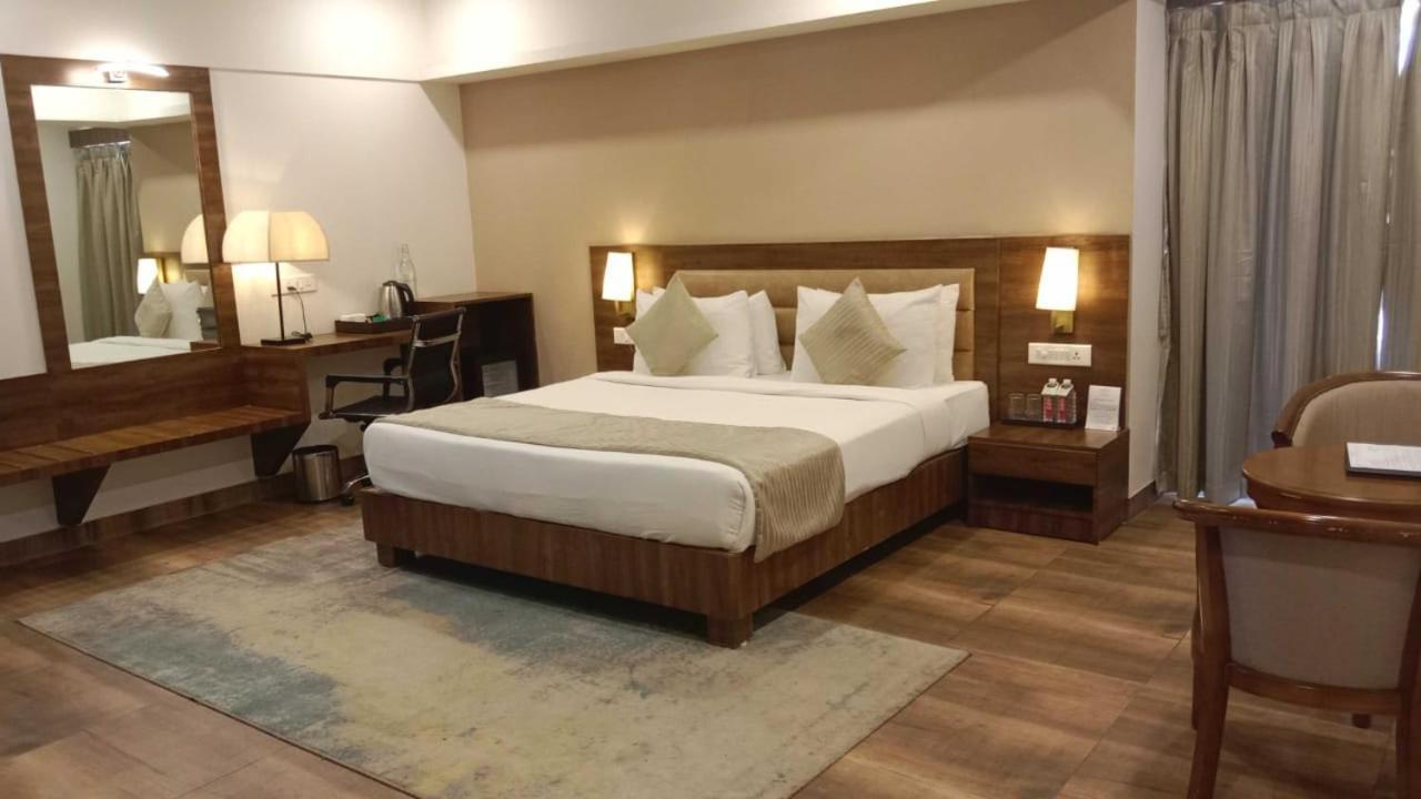 Hotel The Fern Residency, Bhuj Exterior foto