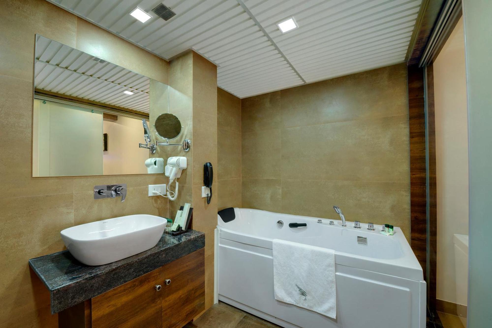 Hotel The Fern Residency, Bhuj Exterior foto